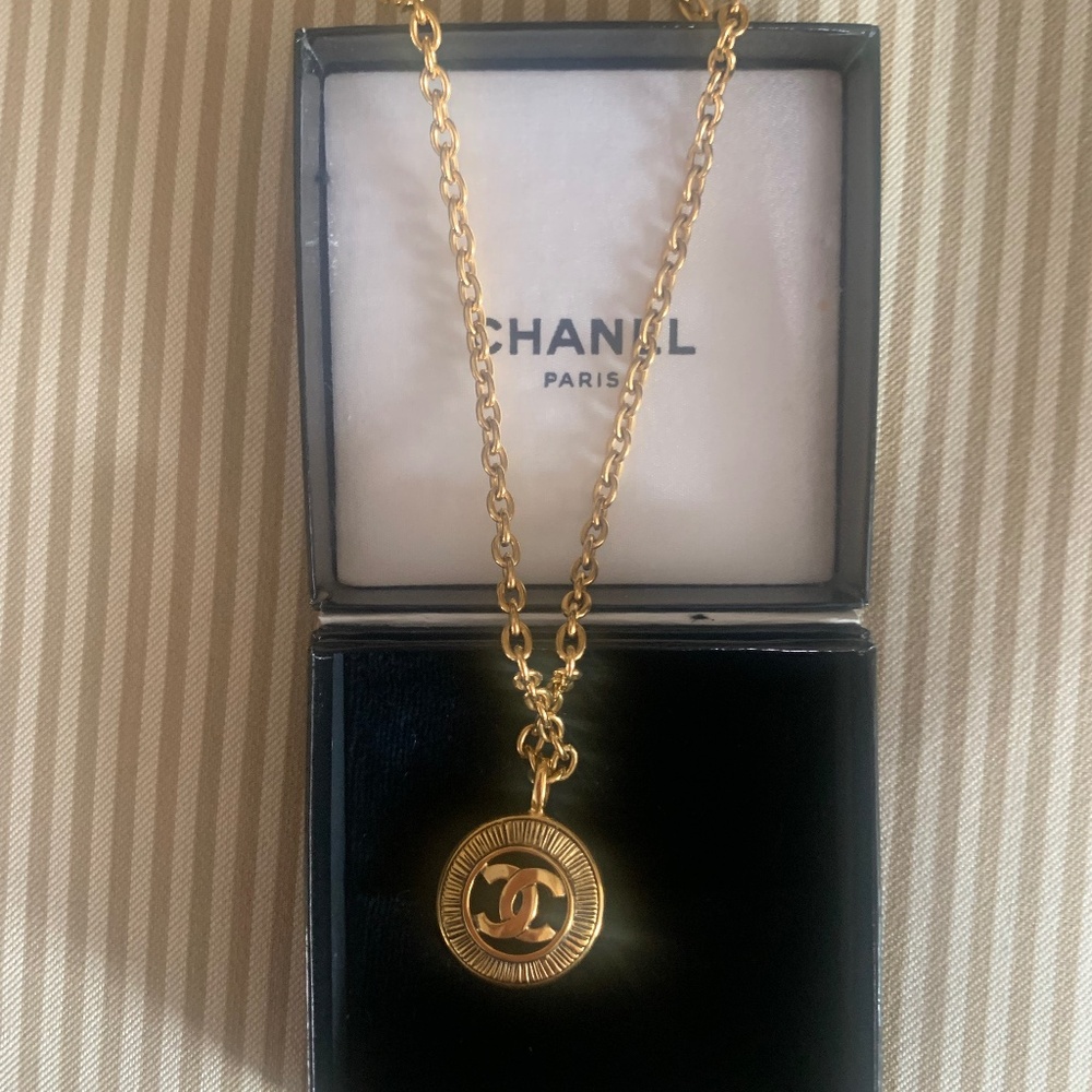 Chanel Vintage CC logo Pendant Necklace with chain